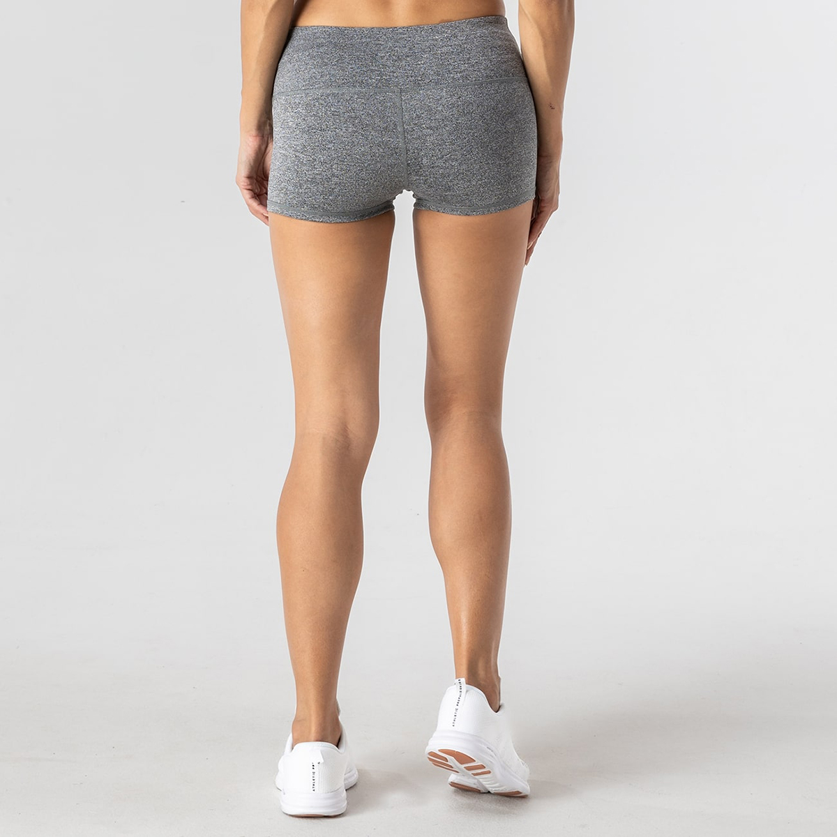 WOMENS F45 PERFORMANCE SHORTS Light Grey - Image 4